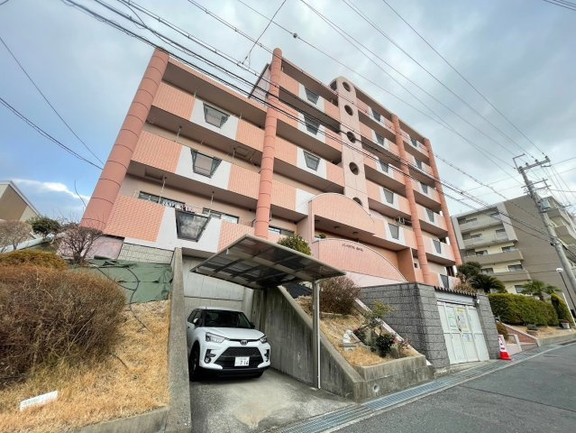 インペリアル南ヶ丘の駐車場