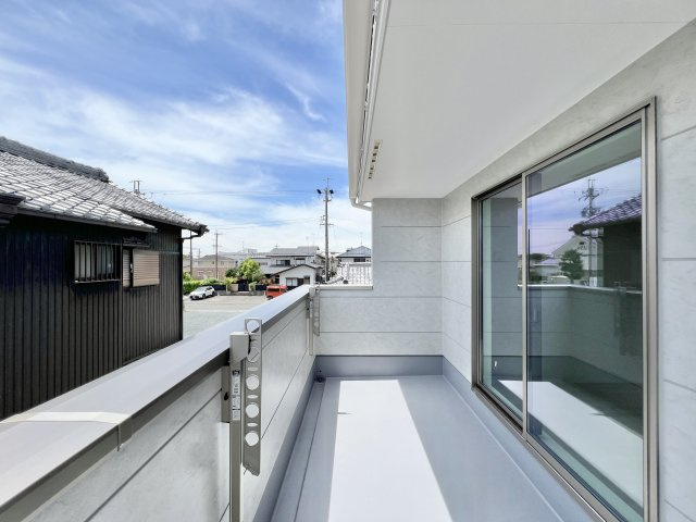 舞阪町弁天島 1期のバルコニー|明るくて広いバルコニーで沢山のお洗濯物が干せて気持ちが良いですね☆