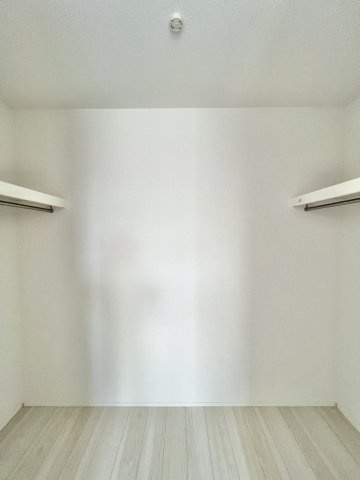 舞阪町弁天島 1期の収納|各お部屋にクローゼットが備わっております。