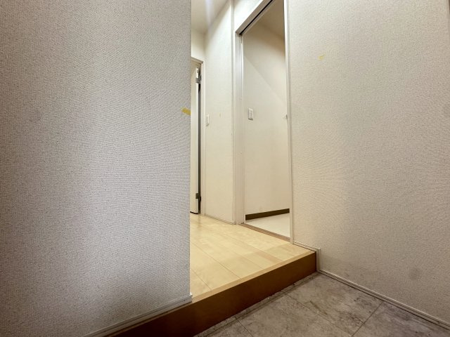 フジパレス清水丘Ⅴ番館の玄関