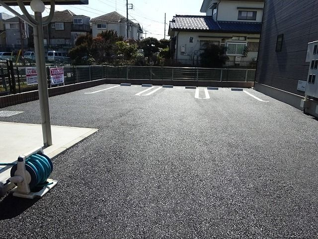 武蔵村山市神明３丁目のアパートの駐車場