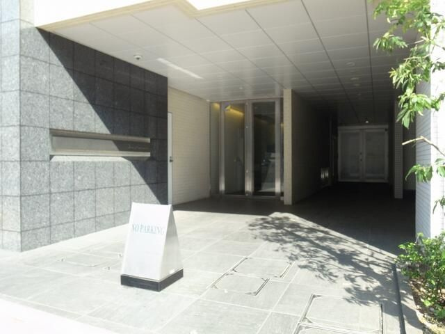 アクシス池袋のエントランス