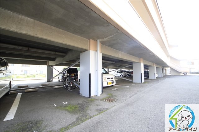 第二コーポ学苑の駐車場