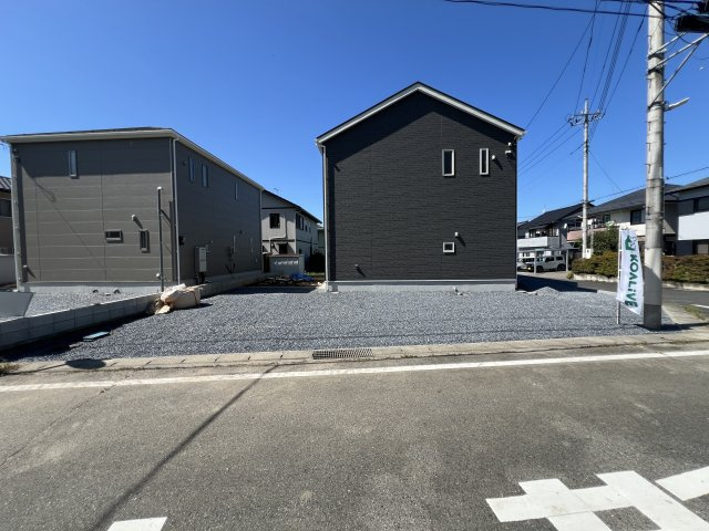 新築　高崎市吉井町神保第２　クレイドルガーデン　１号棟の駐車場|　駐車スペースは並列2台分可能です！
