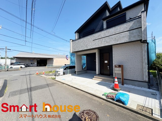 相模原市中央区田名　新築全3棟の前面道路含む現地写真|お住まいの前面道路が広いと駐車が楽になり、陽当たりも遮られないので明るく居心地の良いお家になります♪
