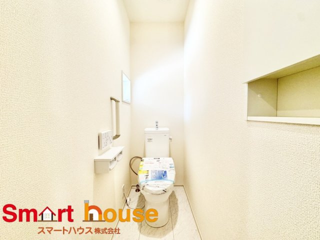 相模原市中央区田名　新築全3棟のトイレ|節水型でエコなトイレには今では当たり前のウォシュレット付き。換気機能も着いているので常に快適ですね♪

