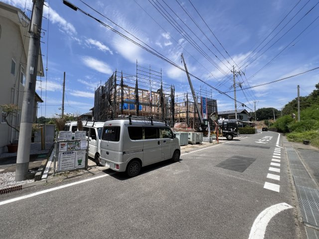 新築　高崎市吉井町神保第２　クレイドルガーデン　2号棟の前面道路含む現地写真|南東側接道幅員約5.9ｍ　