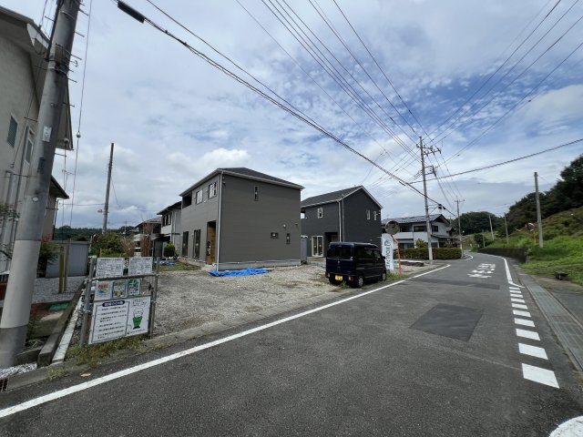 新築　高崎市吉井町神保第２　クレイドルガーデン　2号棟の前面道路含む現地写真|南東側接道幅員約5.9ｍ　