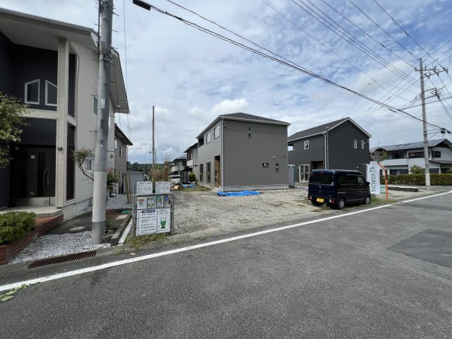 新築　高崎市吉井町神保第２　クレイドルガーデン　2号棟の駐車場|　駐車スペースは並列2台分可能です！
