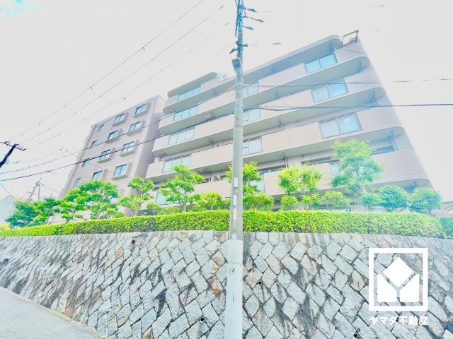 ベルーフ西宮山手の外観|「上ケ原南小学校」まで徒歩4分。低学年のお子様の通学にも無理のない距離です。