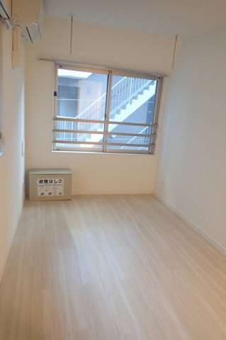 ラフィーネ音羽の洋室