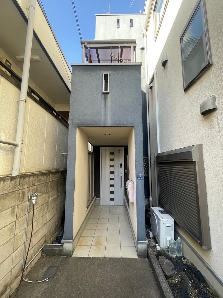 新宿区大久保2丁目　中古戸建の外観|現地ご見学希望・資料請求などお気軽にお問い合わせ下さい！
03-5990-5201
