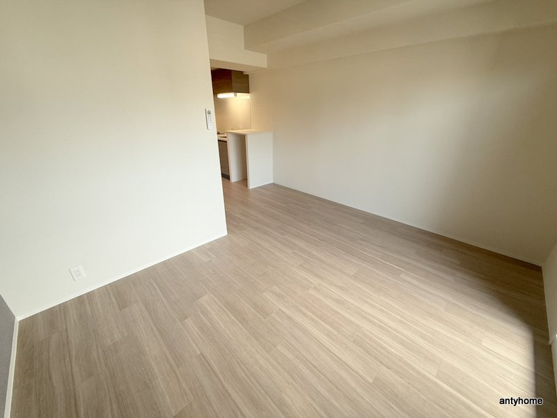 コンフォリア・リヴ東梅田　仲介手数料無料の洋室