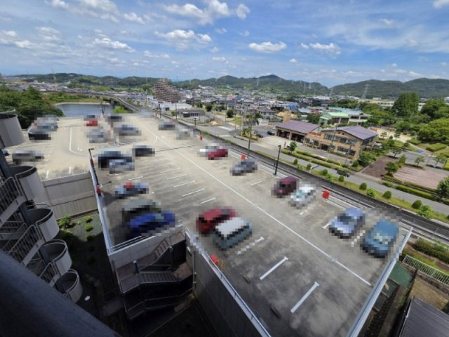 ランディア桃花台３番館　の駐車場|自走式の立体駐車場です