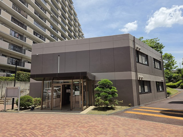 ランディア桃花台３番館　のその他|敷地内には管理事務所があります