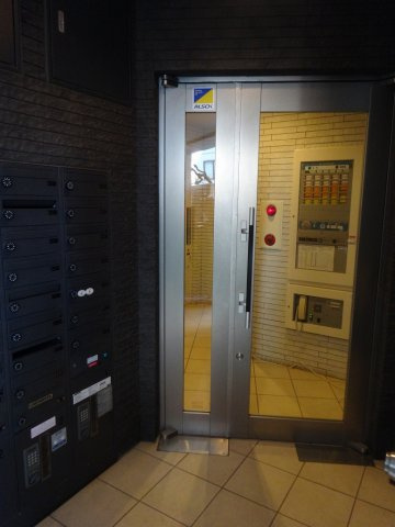 彰文居FRecoA向丘のエントランス