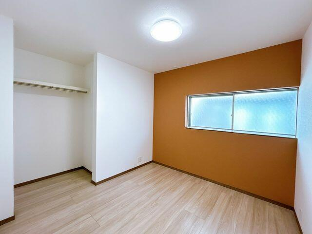 八代市古麓町の中古一戸建の洋室|使い勝手の良いオープンクロゼットがあります