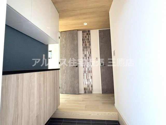 練馬区関町北4丁目 新築戸建て 西武新宿線「武蔵関」駅の玄関