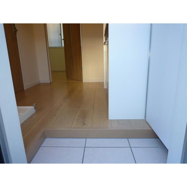 大和市西鶴間１丁目のアパートの玄関