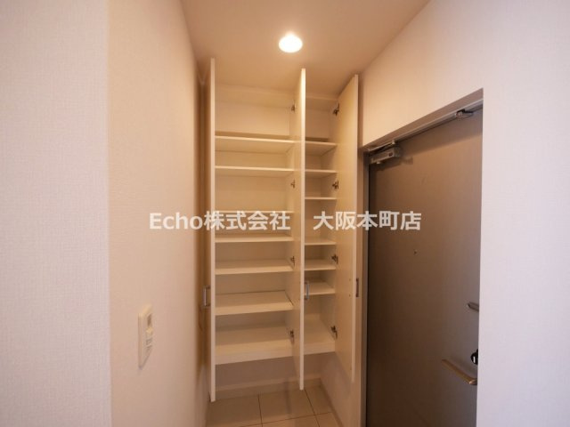 RIDGE北堀江の玄関