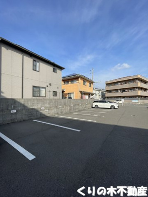【駐車場】 | 阿部ハイツNo.1 | 車をお持ちの方に嬉しい駐車場付きの物件です
