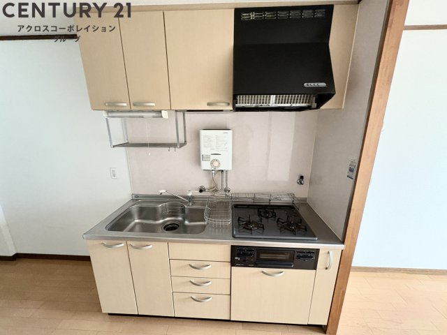 収納たっぷりのキッチンです