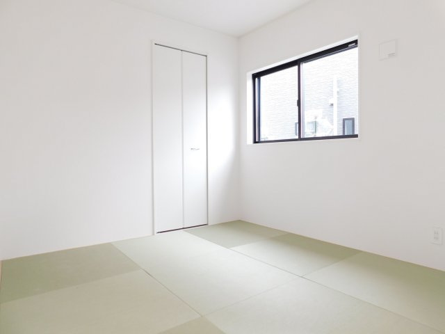 名古屋市港区春田野１丁目の新築一戸建の和室|◇洋風和室◇　　南面で明るい洋室４．５帖　全居室収納完備！　お子様の遊び場やお昼寝スペースなどに利用できます♪