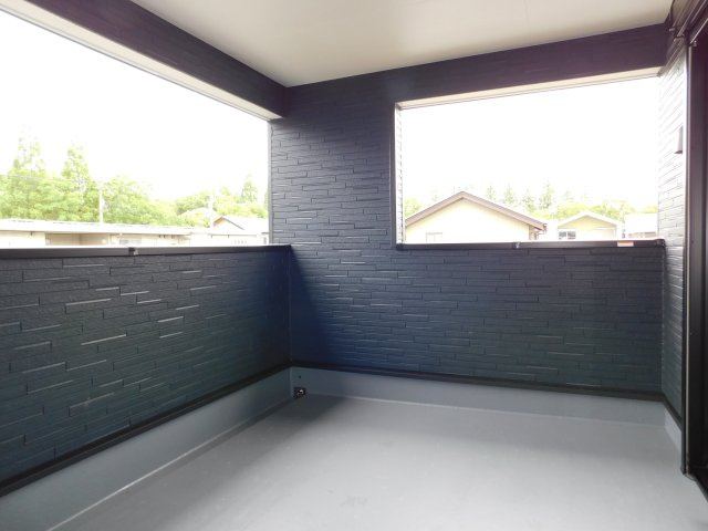 名古屋市港区春田野１丁目の新築一戸建のバルコニー|◇インナーバルコニー◇　　雨や強風、直射日光を避けやすく、洗濯物を安心して干すことができます♪