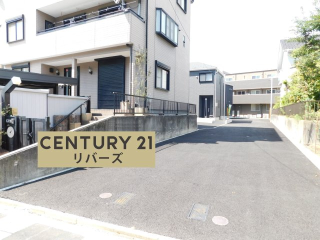 名古屋市港区春田野１丁目の新築一戸建の前面道路含む現地写真|☆最終１棟☆　　新価格！！いつでも見学出来ます♪（お問合せ当日、平日、水曜、夜間でもＯＫ）　敷地８１．４９坪！　駐車並列２台可！　防犯カメラやＥＶ車充電完備！　全室南向き！　公園横の自然豊かな住環境♪