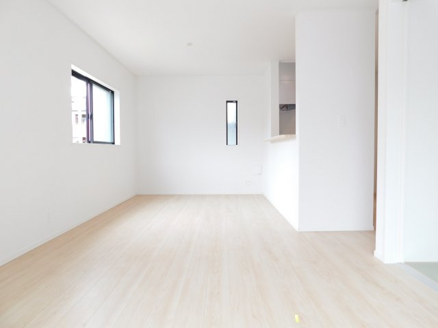 名古屋市港区春田野１丁目の新築一戸建の居間・リビング|◇リビング◇　　南面で明るいリビング１６．２帖　インテリアが映えるワイドリビング♪