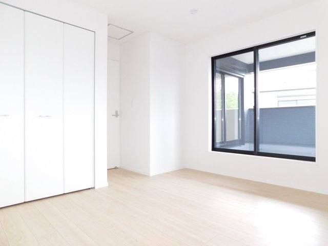 名古屋市港区春田野１丁目の新築一戸建の洋室|◇洋室◇　　南面で明るい洋室７．５帖　全居室収納完備！　バルコニー利用可♪