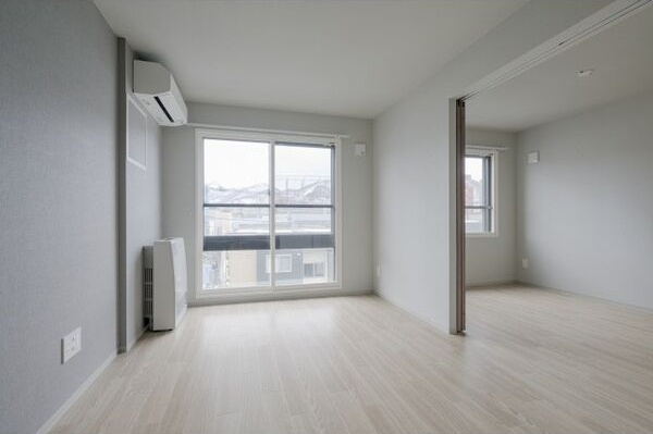 【居間・リビング】UNIQUS宮の森(ウニクス宮の森)