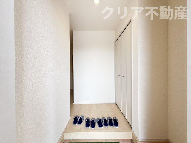 【玄関】 | 高崎市新町第8　3号棟新築 寝室9帖♪
