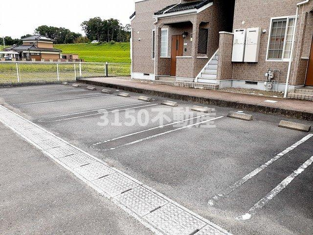 ニューサンシャインの駐車場|駐車スペースもあります