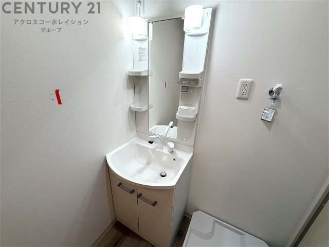 洗面所内に室内洗濯機置場がついてます！