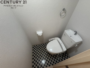 温水洗浄便座付きのトイレです♪