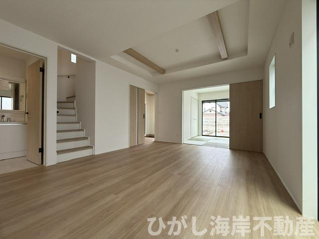 平塚市東中原２丁目　　新築戸建　　全２棟の居間・リビング|16帖　LDK