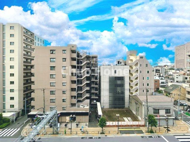 クレドハイツリー両国の展望|手を伸ばせば、ふれることが出来そうな環境が、そのままインテリアになったような印象です。その豊かな眺望にふさわしい空間には、通風・採光にも優れ、心地よい光と風があふれています