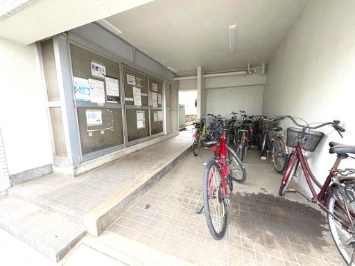 松戸市常盤平陣屋前の賃貸マンションのエントランス