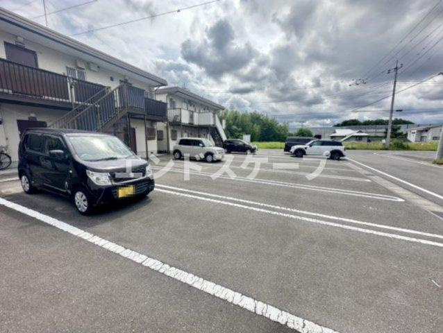 服部ハイツ　Ａの駐車場|高崎、前橋のお部屋探しはエンドスケープまで！お客様の理想お聞かせ下さい♪
