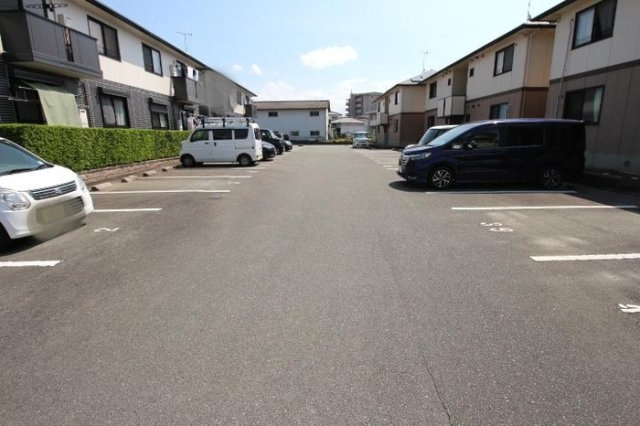 キャッスル徳久の駐車場