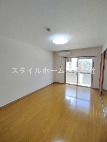 フォレスト野田の居間・リビング|別部屋写真です。