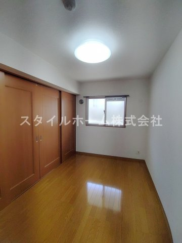 フォレスト野田の寝室|別部屋写真です。