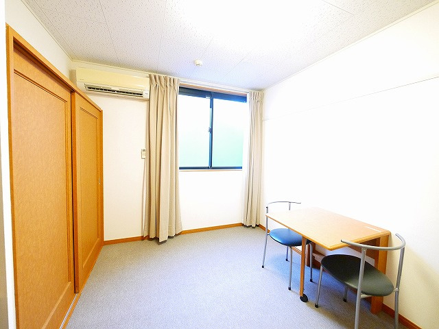 レオパレスプルメリアの洋室|スタンダードな洋室です