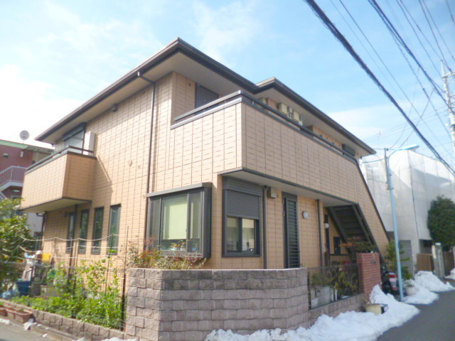 フローラのエントランス|★閑静な住宅街で陽当り良好です♪