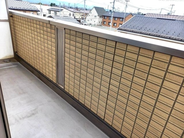 コム・シェ・ヴ　Ａのバルコニー