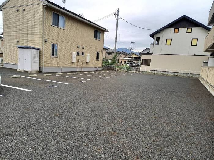 コム・シェ・ヴ　Ａの駐車場