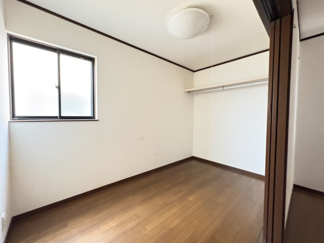 売中古戸建　沼津市下香貫字藤井原の収納|大型WICを完備。収納家具を減らせるため、お部屋をより広々とお使いいただけます。