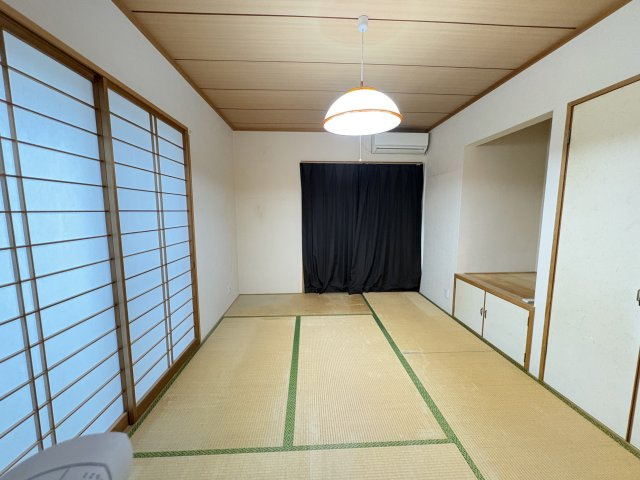 売中古戸建　沼津市下香貫字藤井原の和室|心落ち着く和室は、客間やお子さまの遊び場など多目的に活用できます。