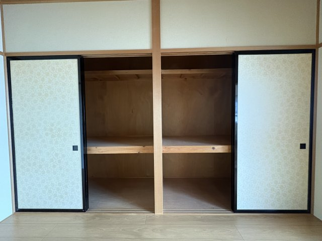 M八橋本町の収納|洋室6帖　収納